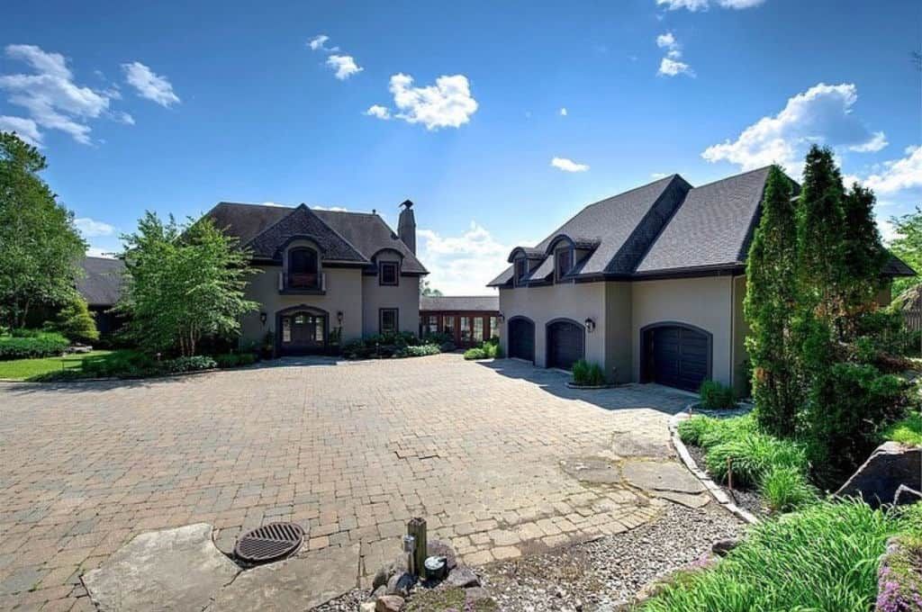 House with separate grage large stone driveway
